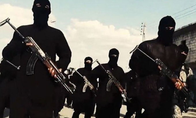 Si unisce all’Isis, porta il figlio in Siria ma il bimbo muore sotto le bombe