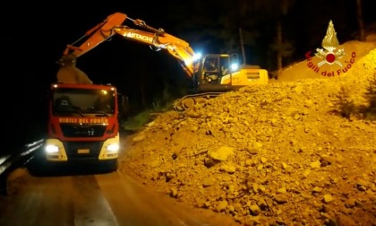 Frana Cortina, video e foto della rimozione dei detriti: statale Alemagna ancora chiusa