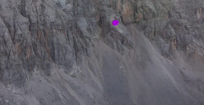 Perde la presa e precipita tra le rocce: alpinista recuperato sullo zoccolo della via Solleder