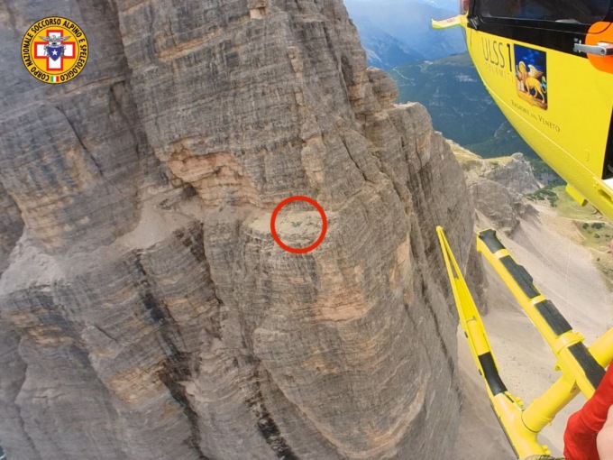 Alpinista 58enne “vola” sulla via Demuth: l’immagine del salvataggio a 2850 metri di quota