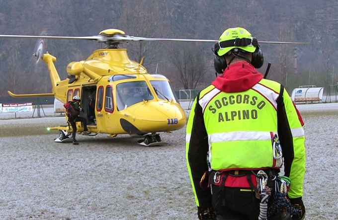 Cacciatore 59enne di Cortina colto da malore sul sentiero: è grave