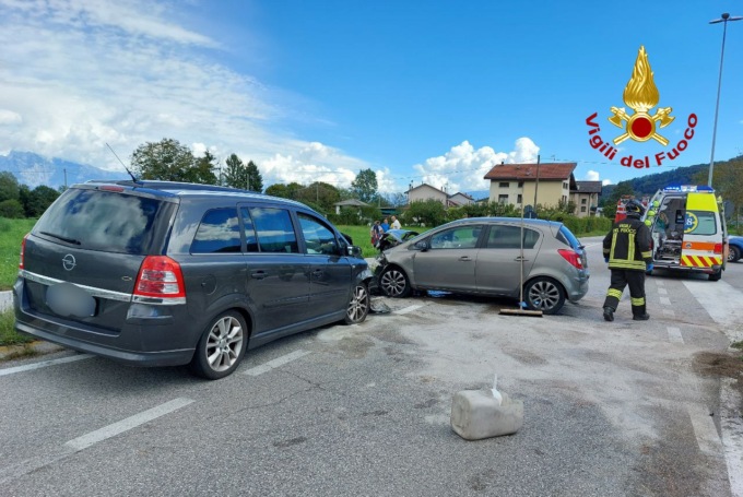 Scontro tra due auto a Lentiai: cinque feriti lungo la SP1