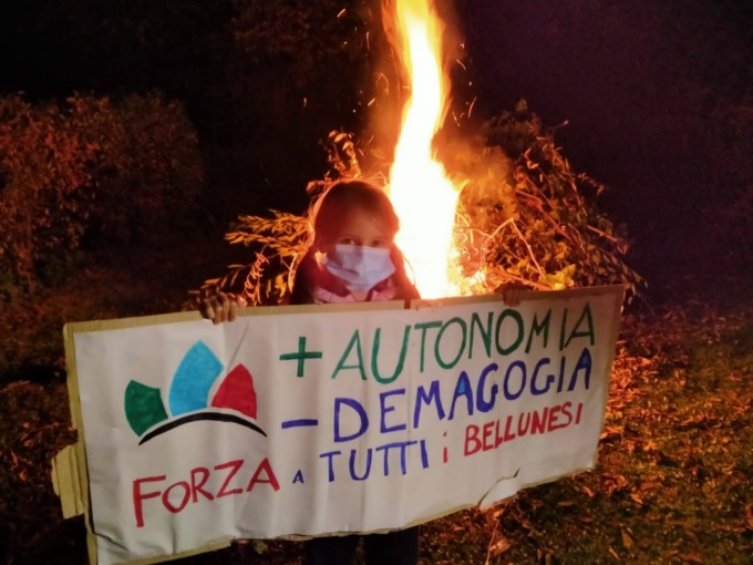 Montagne “illuminate” per l’autonomia: “Belluno non è una terra di serie B”