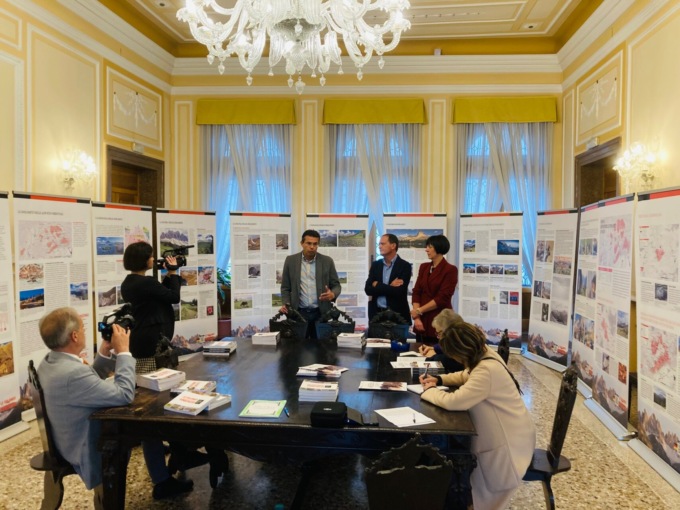 Diciotto pannelli a Palazzo Piloni per ri-scoprire le Dolomiti
