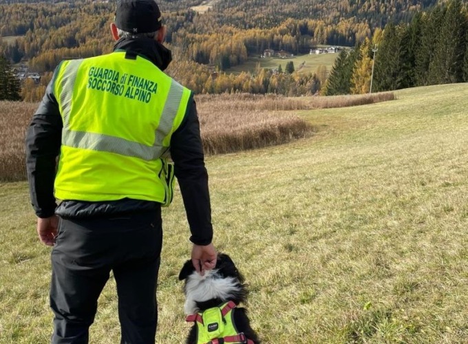 69enne esce dalla casa di riposo e sparisce nel nulla: ritrovato il giorno dopo disteso in un prato