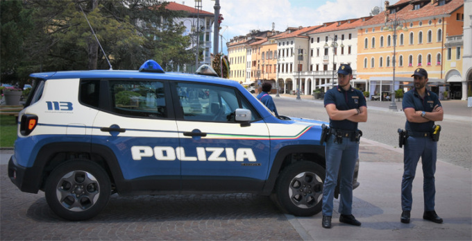 Ferisce un barista e crea allarme in centro a Belluno, 48enne finisce in carcere