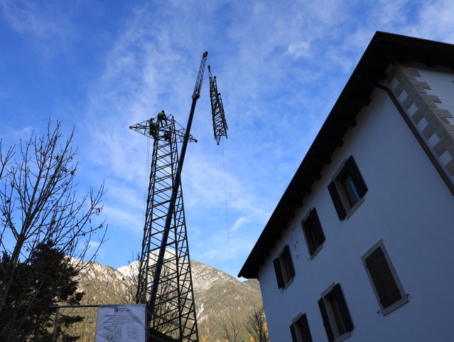 Demoliti 7 tralicci dell’alta tensione che attraversavano Auronzo di Cadore