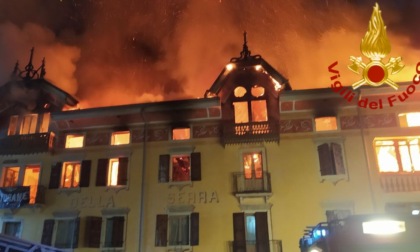 Inferno di fuoco a Lamon, le foto dell'incendio alla Locanda Ponte Serra