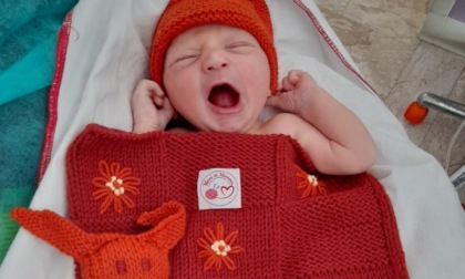 Un guanto speciale dagli USA per avvolgere i piccoli neonati, specie se prematuri