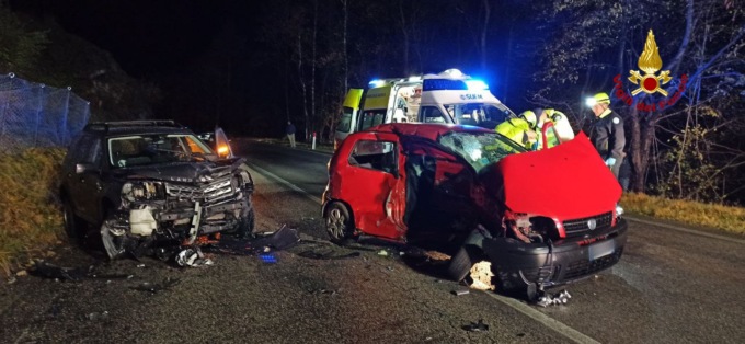 Scontro tra due vetture sull’Agordina, tre feriti. Le immagini dell’incidente