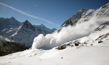 Attesi 30 centimetri di neve sulle Dolomiti e quasi 50 sulle Prealpi, attenzione alle slavine
