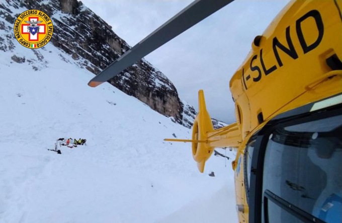Coppia travolta da una valanga a Cortina: la donna è stata recuperata sotto 2 metri di neve