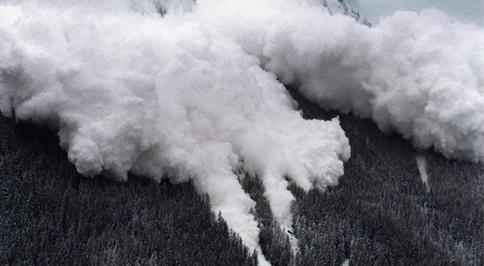 Valanga a Falcade travolge scialpinista e lo trascina per 400 metri