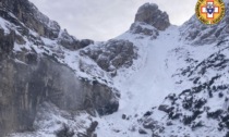 Trascinato dalla valanga per oltre 500 metri: è grave lo sciatore francese travolto sul Cristallo