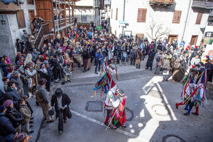 Carnevale a Canale d’Agordo: “Venite a scoprire la Zinghenesta”