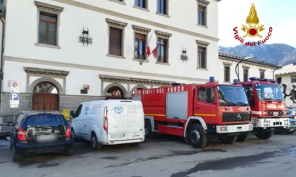 Auronzo di Cadore, allarme a scuola: incendio al quadro elettrico. Evacuato l'istituto comprensivo