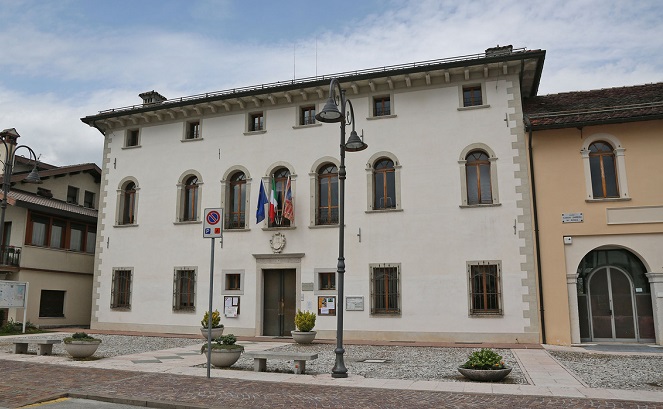 L’associazione Emanuele dona un defibrillatore al Comune di Limana