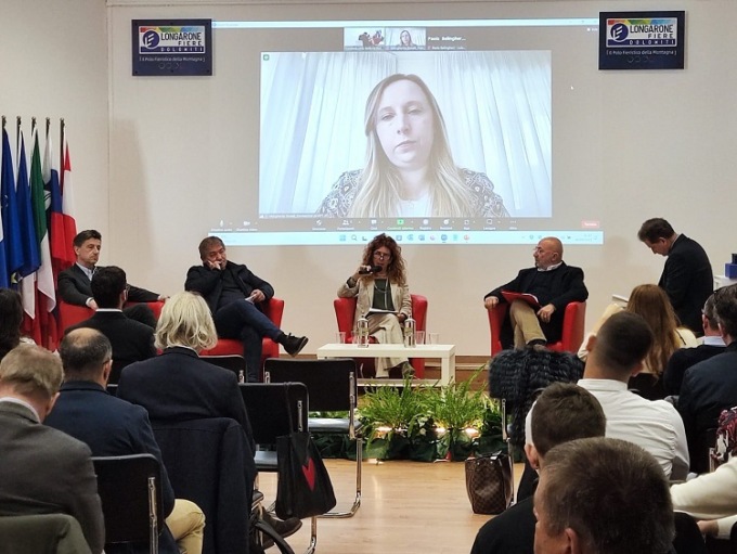 Longarone: siglato protocollo per l’occhialeria tra Regione e parti sociali