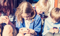 Smartphone ai figli negato dai genitori: il progetto che unisce le famiglie è arrivato nel Bellunese
