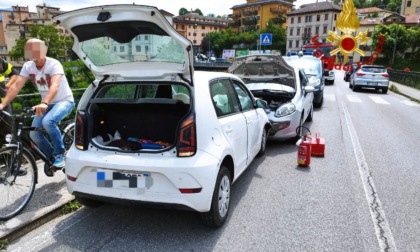 Ubriaco invade la corsia opposta e si schianta contro un'auto a Belluno