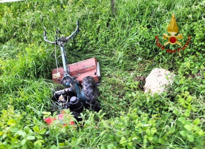 Agricoltore di Lamon ha un malore mentre taglia l’erba e muore