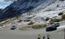 I video delle corse clandestine sui Passi Dolomitici, 500 passaggi al giorno tra incidenti e fuoristrada