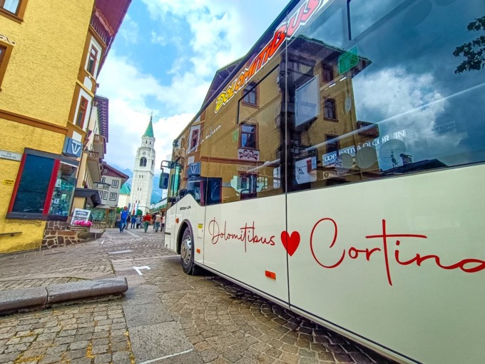 A Cortina i nuovi mezzi Dolomiti Bus con telecamere di videosorveglianza e sistemi GPS