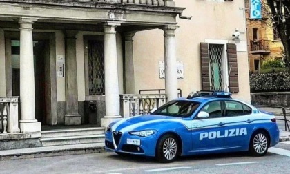 Evade dai domiciliari rannicchiato nel bagagliaio dell'auto della compagna: beccato!