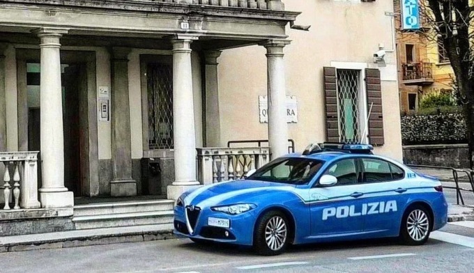 Evade dai domiciliari rannicchiato nel bagagliaio dell’auto della compagna: beccato!