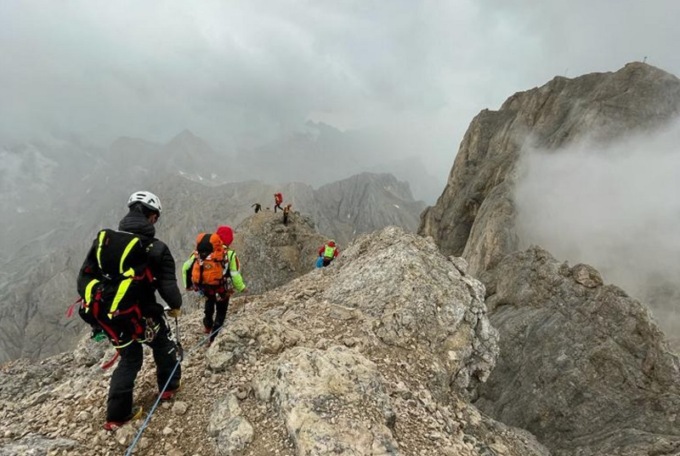Coppia francese bloccata sulla Marmolada: odissea per recuperarli a causa del forte vento