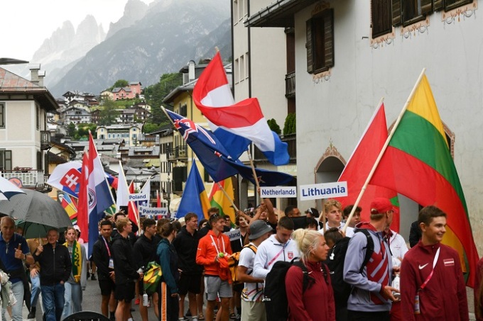 Campionati mondiali di canoa velocità ad Auronzo, le foto della cerimonia d’apertura