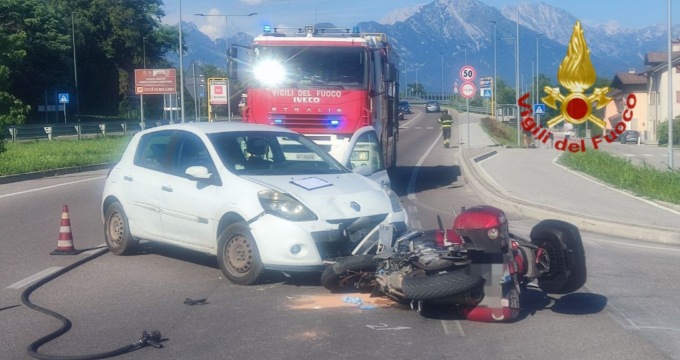 Incidente frontale auto-moto in via Prade a Belluno