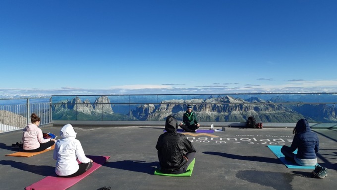 Yoga, meditazione e tramonti in Marmolada, gli appuntamenti di agosto sulla Regina delle Dolomiti