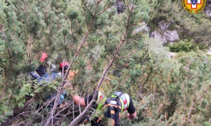 Alleghe, 25enne segue la traccia di un'app e si perde tra i mughi