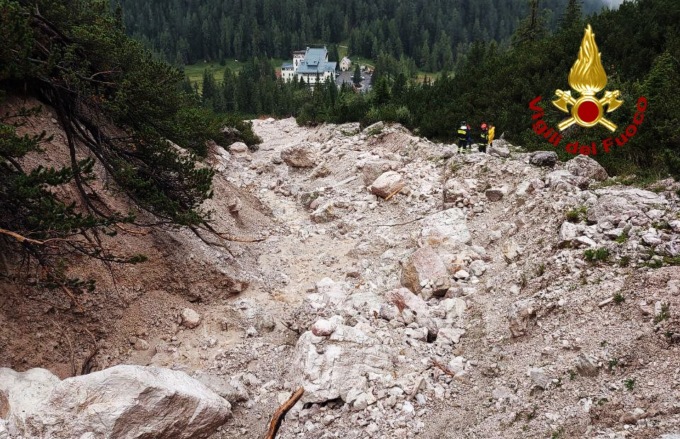 Enorme frana minaccia l’hotel Tre Croci a Cortina d’Ampezzo, 70 persone evacuate