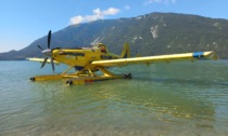 Lago di Santa Croce, ammaraggio d'emergenza di un aereo antincendio Fire Boss