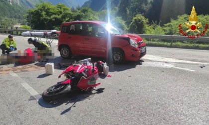 Scontro tra auto e moto sull'Agordina, due feriti e traffico in tilt