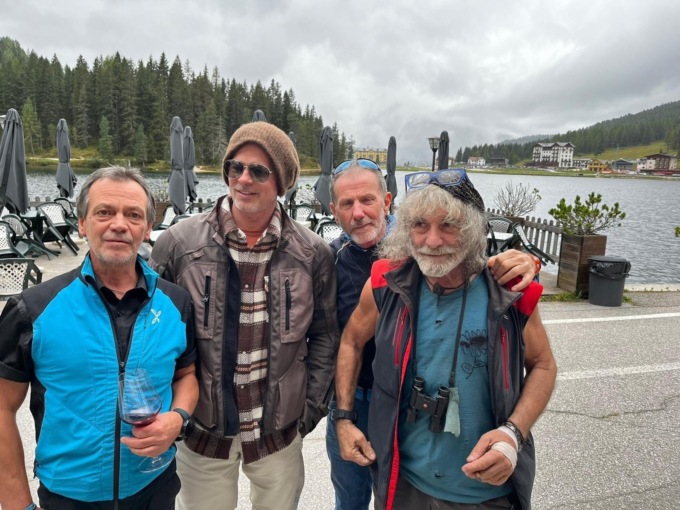 Mauro Corona pizzicato a Misurina insieme a Brad Pitt