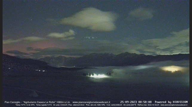Il video in time-lapse dell’aurora boreale sopra i boschi del Cansiglio
