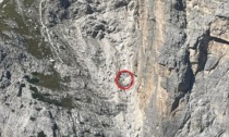 Si lancia dalla Tofana e muore, basejumper australiano trovato sotto i cavi dell’elettricità