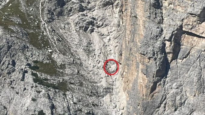 Si lancia dalla Tofana e muore, basejumper australiano trovato sotto i cavi dell’elettricità