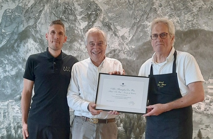 Festa all’hotel pizzeria “Tre Pini” di Danta di Cadore per i suoi 60 anni di storia