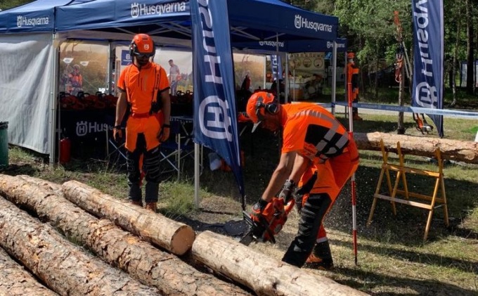 Matti per la motosega? In Cansiglio potete provare i nuovi modelli Husqvarna e diventare tester ufficiali