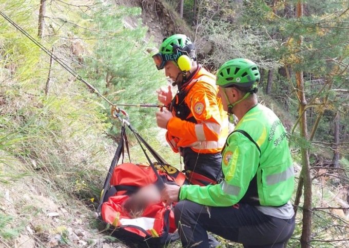 Cadore, 71enne ruzzola nel bosco e si frattura un femore