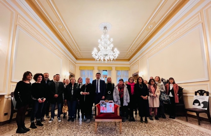 Belluno, inaugurate le vignette di Anarkikka in ricordo di Giulia Cecchettin: “Non chiamatelo raptus”
