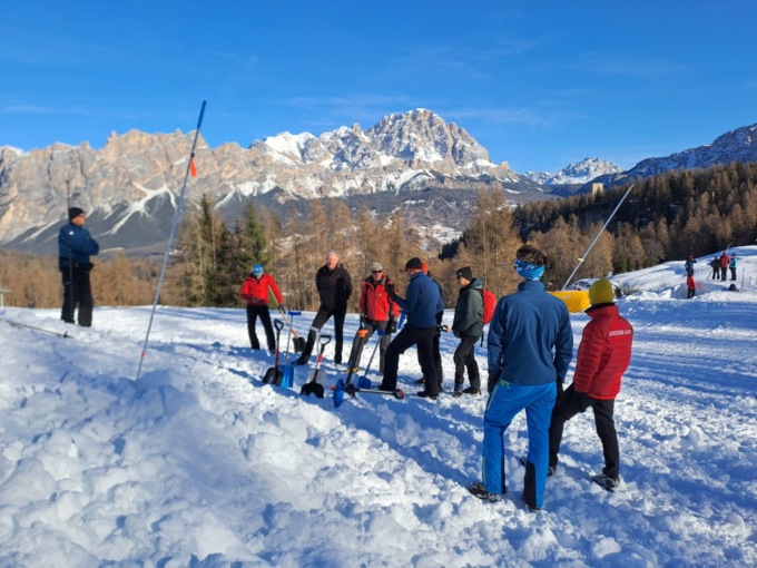 Prevenzione a Cortina in ricordo di Giulia, la maestra di sci travolta da una valanga sull’Averau