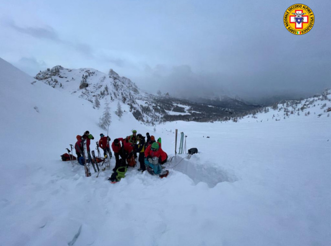 Travolto da una valanga sul Passo Giau, morto scialpinista 66enne di Belluno