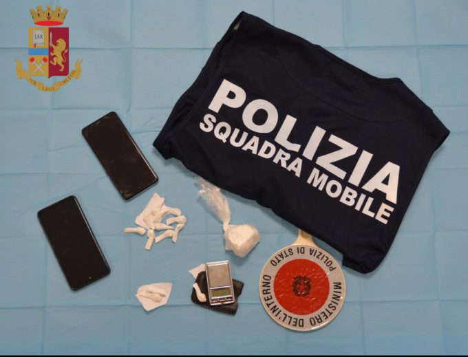 Da Vittorio Veneto a Belluno con la cocaina nel calzino, arrestato 25enne macedone