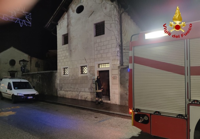 A fuoco il convitto Carenzoni Monego, 18 persone evacuate