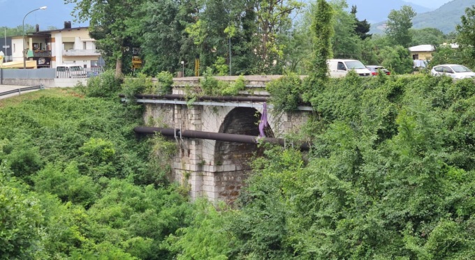 Chiude il Ponte Veneggia e scoppia la polemica: “Avvisati 36 ore prima”